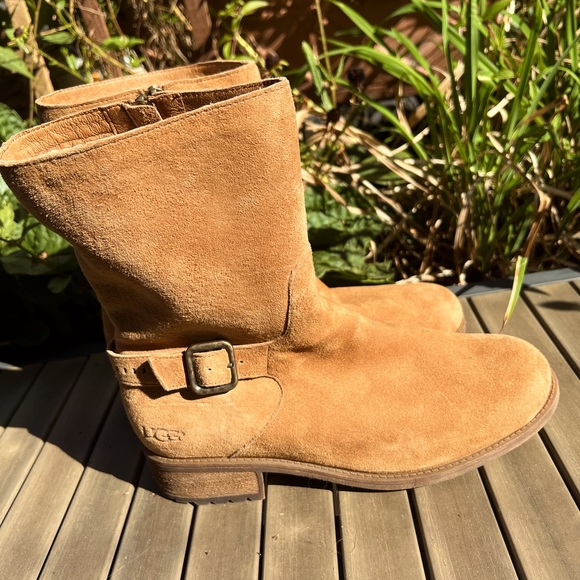 Pristine UGG Tan Suede Boots - Picture 1 of 7